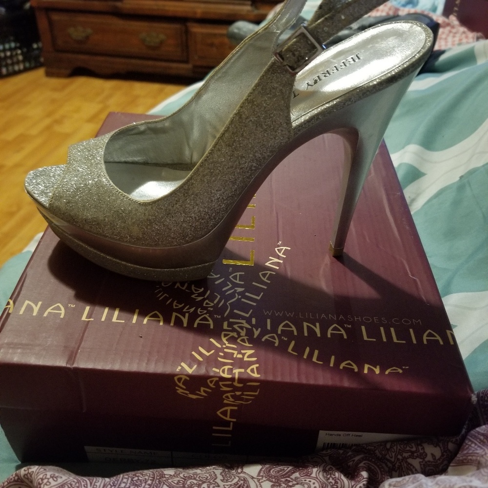 Shoe